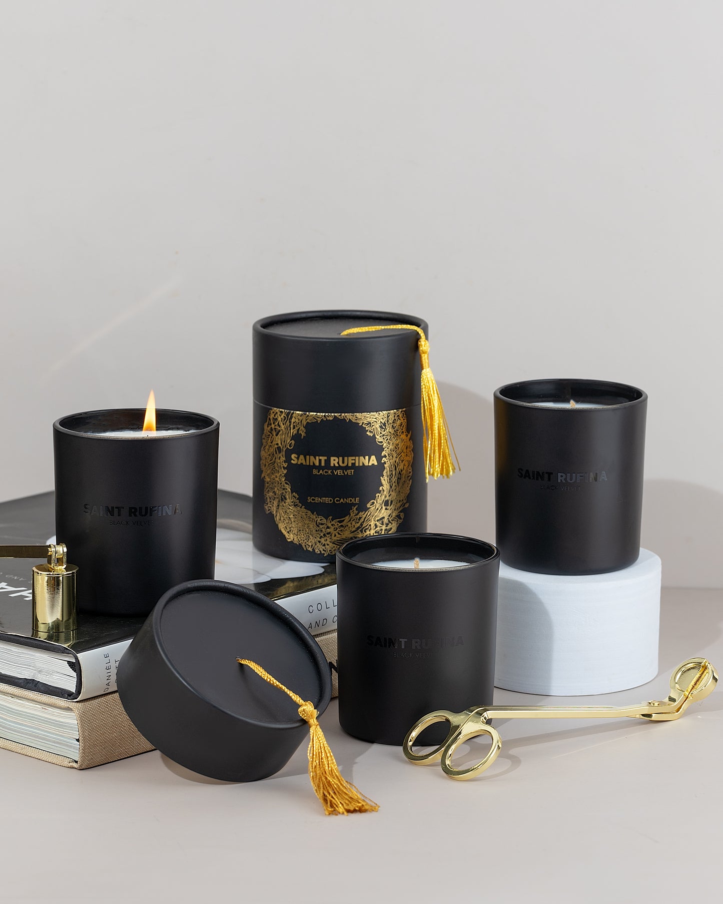 Saint Rufina Scented Candle 220g - Black Velvet