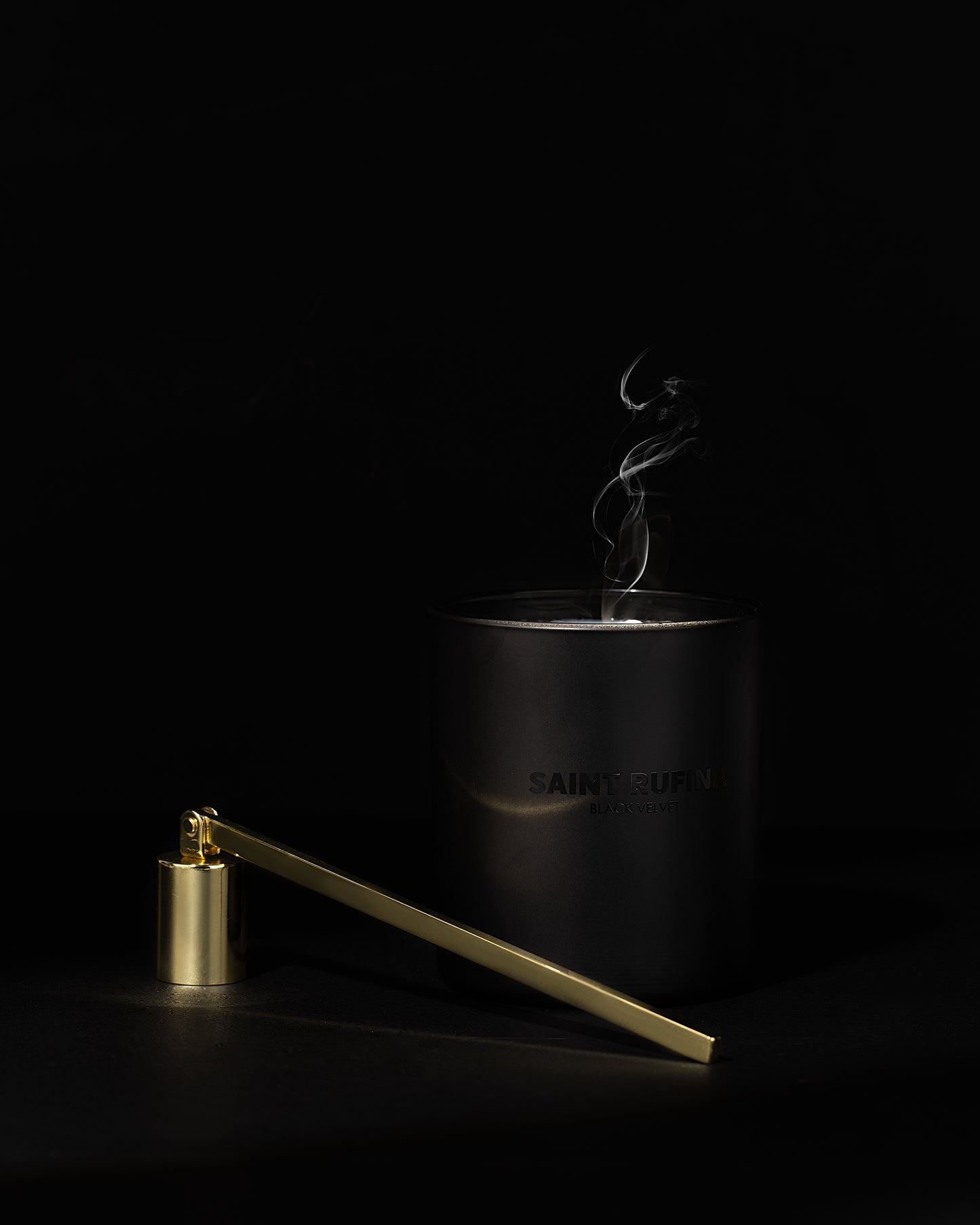 Saint Rufina Scented Candle 220g - Black Velvet