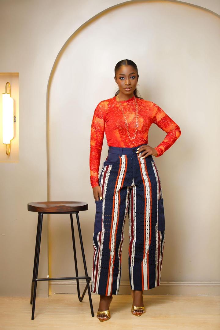 Lade Navy  Barrel Pants — Ebonimode